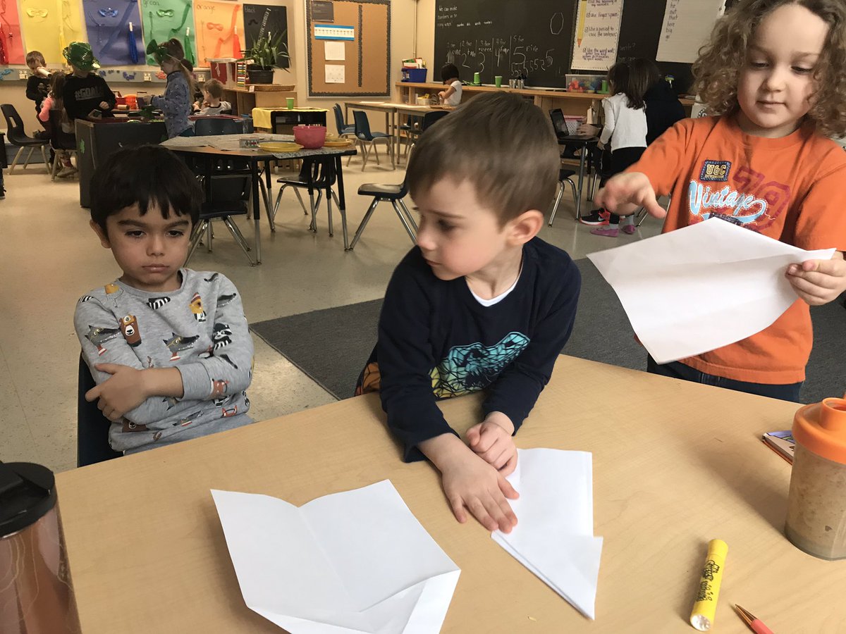 LVolchoff's tweet photo. The look on your face when your teacher can’t make a paper airplane #teacherfail #triedmybest #bringinthgrade7 https://t.co/gXpF3Hp2te