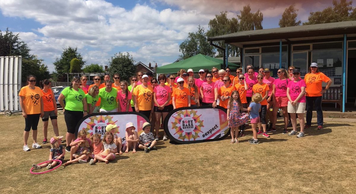 cricketnotts's tweet photo. #FBF to our softball festival @KimberleyICC last year ☀️😎
360 women took part in our festivals last year, we are looking for hosts for 2019 please get in touch ☎️✉️
#InternationalWomenDay2019 #womensoftball #nottscricket #sunshine https://t.co/atdi04IJGZ