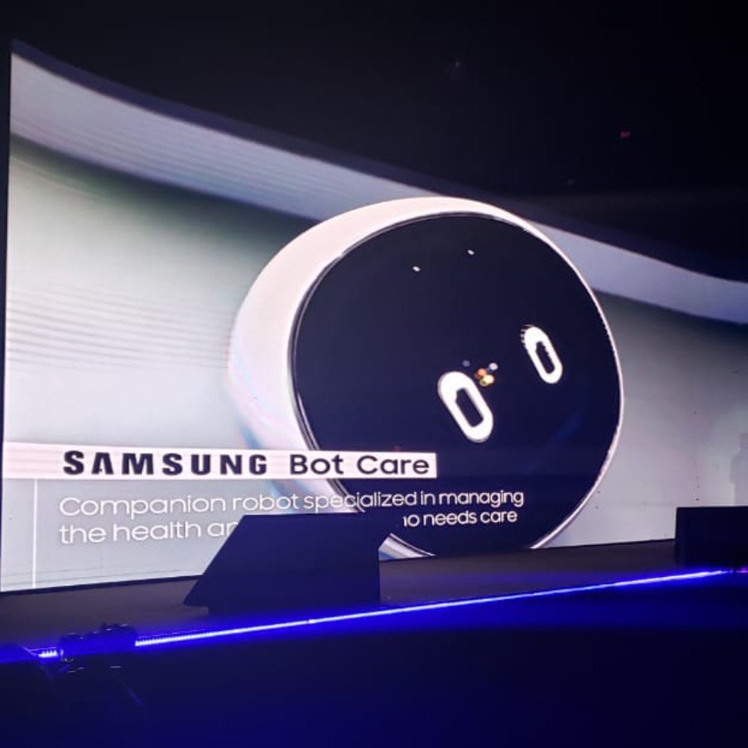 AmovilOficial's tweet photo. #AMovilNews Samsung presentó su #BotCare se especializa administrar tu rutina diaria de salud. Es capaz de medir la presión arterial, la frecuencia cardíaca, la respiración, entre otros. También puede avisarte si un familiar de la tercera edad tiene una emergencia. https://t.co/cI4JJHZqf7
