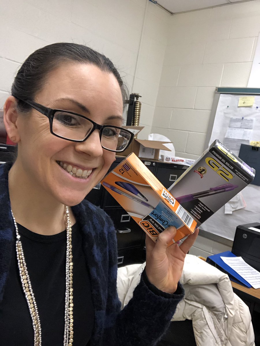 NYSSMAZone10's tweet photo. @OfficialNYSSMA @NYSSMAZone10 #zonerep is ready for all the #perfectnyssmascores of 100s and 28s I am going to get to hand sign #nostamphere #purplepens #perfectscorepurplesignature https://t.co/W5GRAySVRP