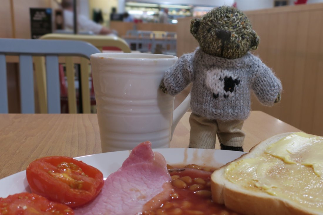 It was so nice for Ambrose to go for breakfast and to get to know Grandpaw. He says he loved it. 

theknittedbearcompany.co.uk 

#FromPenrose #FurryTails #KnittedBears <a href="/ToddyFur/">Toddy Furrington</a> @Bears1Diana @Warmnwoolly