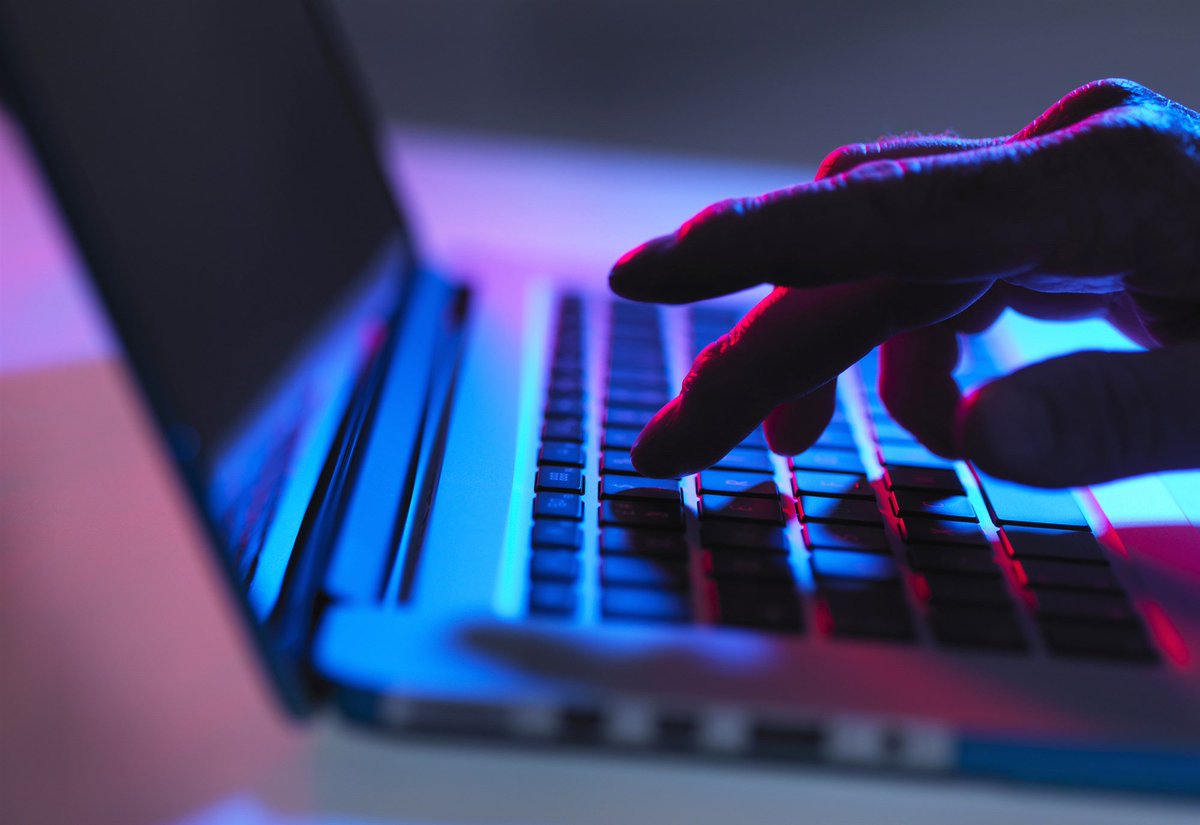 CypientBlack's tweet photo. Scenario: A CEO uses the same #password for their work email that they did for a personal Facebook account that was just compromised... Hackers are onto them (Via @NBCNews) https://t.co/KJpwIbixBi Let Cypient Black make your people #HardToHack to reduce #CorporateRisk https://t.co/p4pfSB5Bwa