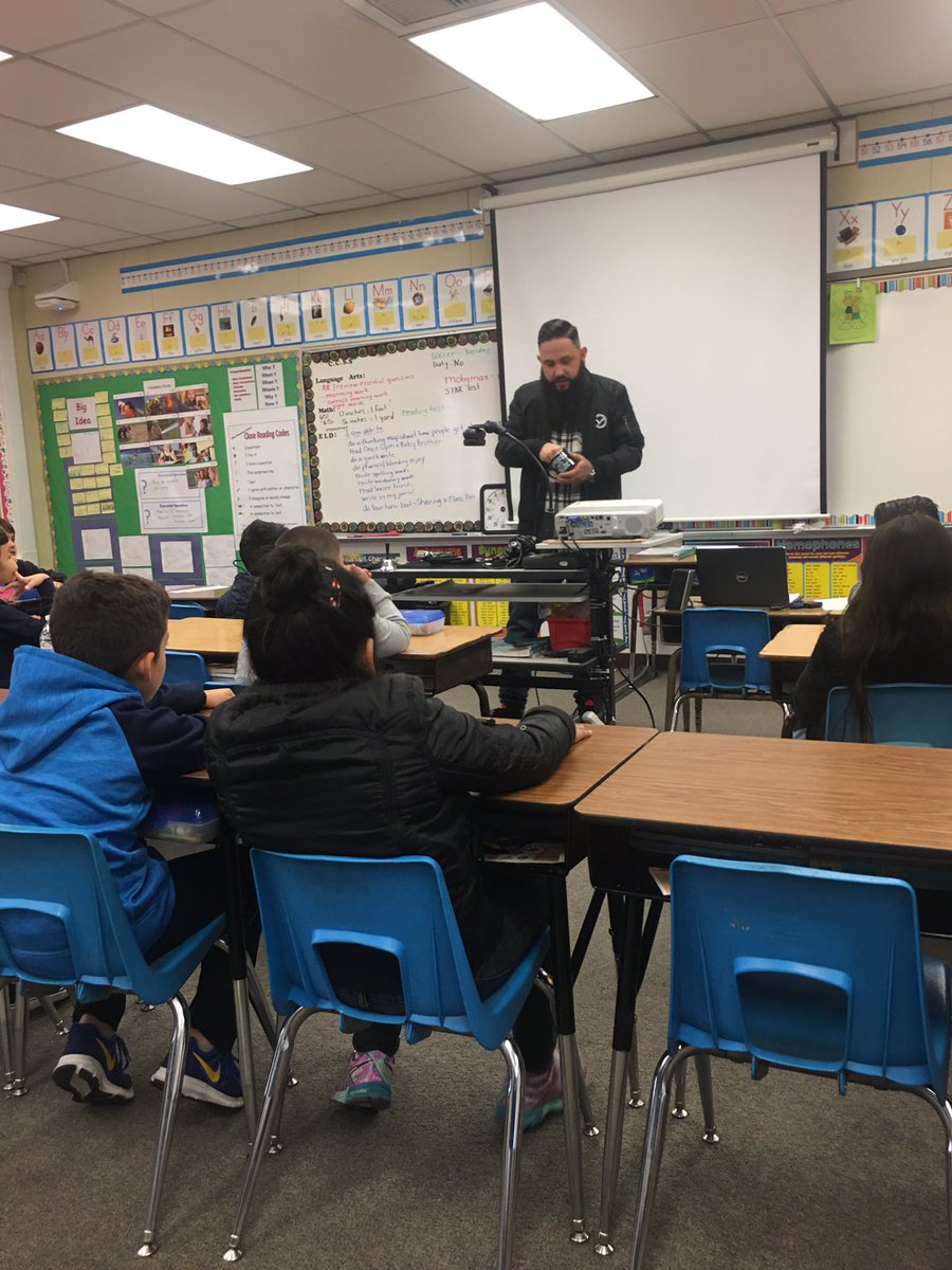 tashee888's tweet photo. Tokay’s College and Career Fair!! #FUSD #capitalshave #daniellujan #tokayelementary https://t.co/c0NL6VZDSX