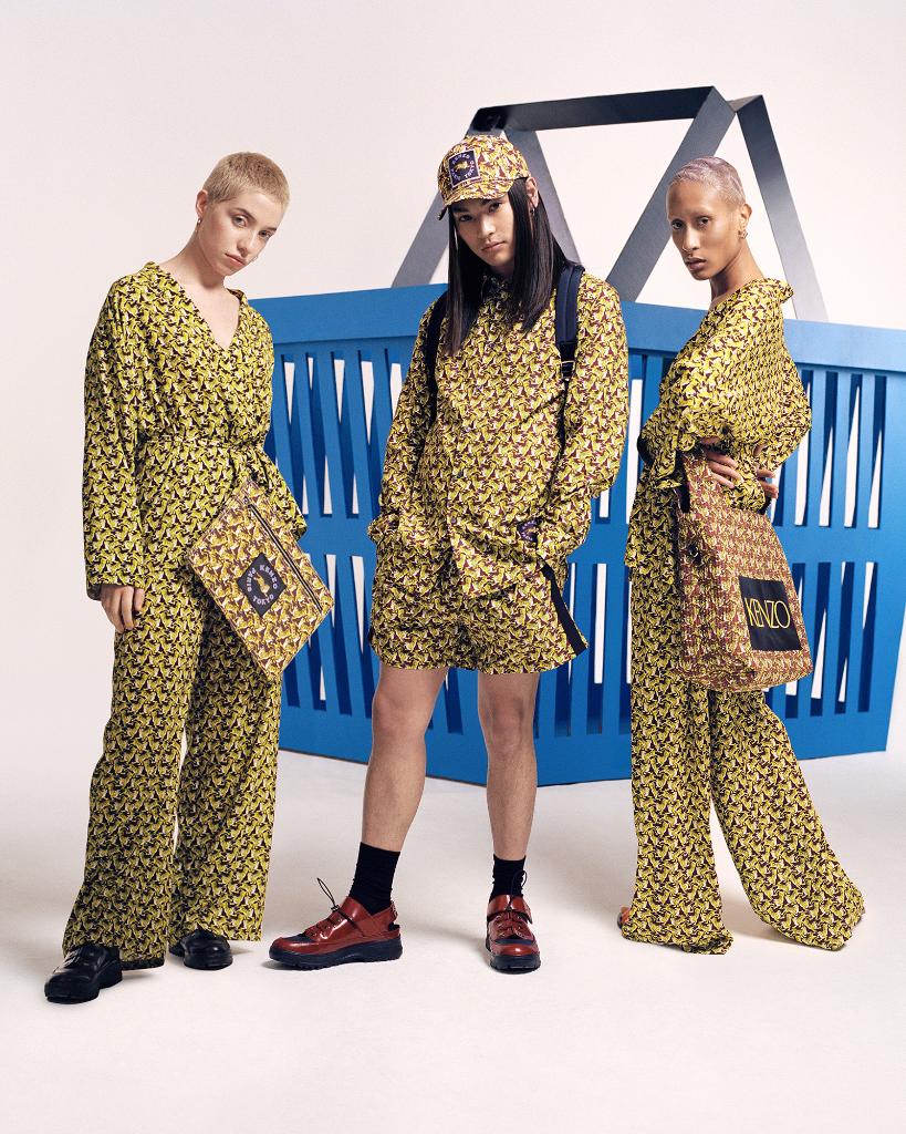 kenzo's tweet photo. Blanche Barbedor, Tsuvasa Saïkusa and Amanda Shirley are wearing Running Tiger total looks from #CollectionMemento4.
More on: https://t.co/5mAfpA7BQQ
Shot by Campbell Addy
#KENZONow https://t.co/VxOauhGrgY