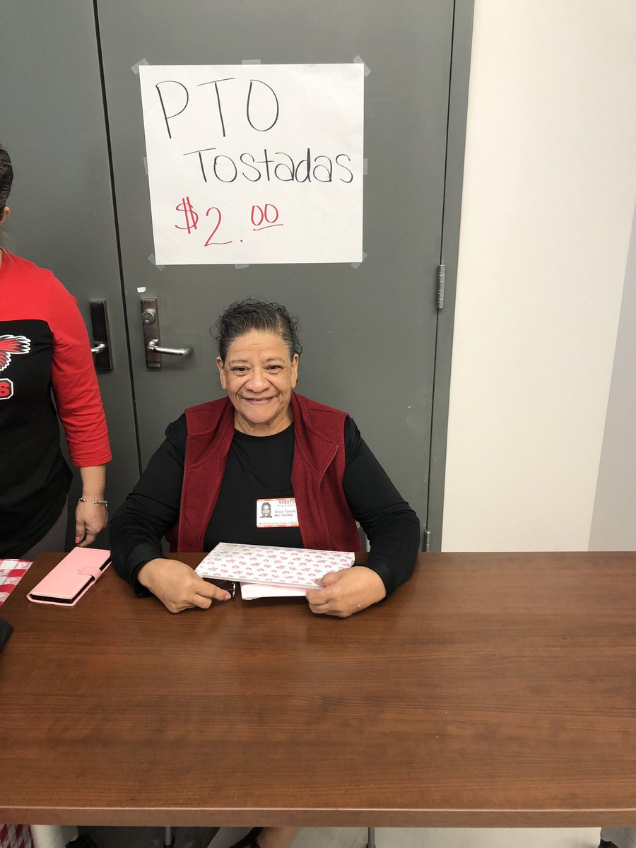 TaviraMolly's tweet photo. When you not only have the parent involved but you also have the grandmas and the aunts that means you have the best PTO.. food waiver day @nhechs_pto @HISD_NHECHS @MisterGaston https://t.co/4Wjh2tg5LR