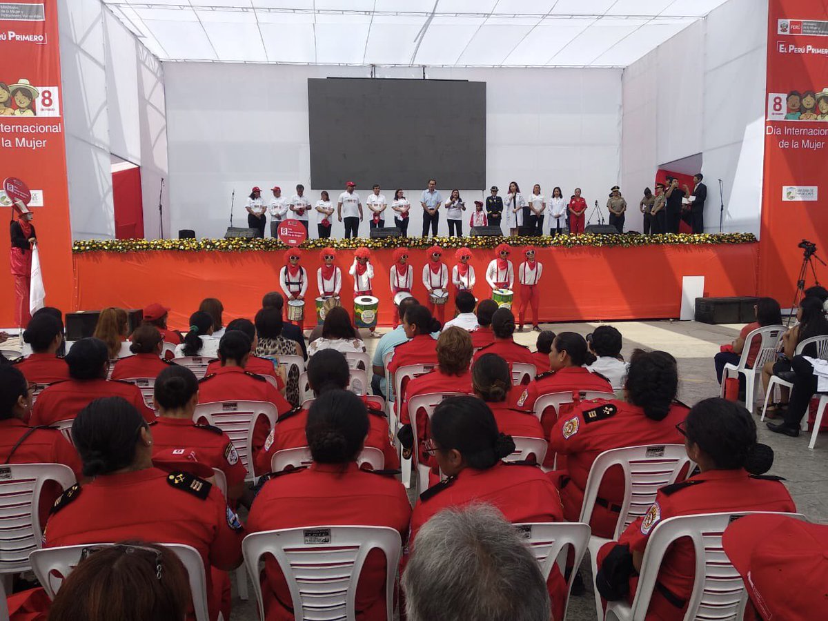 bomberosPE's tweet photo. Saludamos a las mujeres bombero de nuestro país, que todos los días salvan vidas, ellas son nuestras auténticas heroínas y que nos dan ejemplos de valor. https://t.co/wvrPGAdaTm