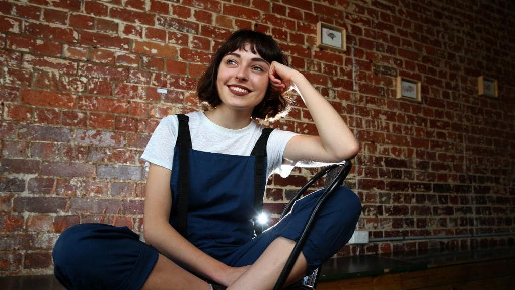 CyrilKmu's tweet photo. Il y a quelques semaines, j'ai discuté avec Stella Donnelly de son très chouette premier album qui sort aujourd'hui, des avancées depuis #MeToo mais aussi des connards qui lui envoient dickpicks et menaces de mort https://t.co/6tfWL12Tqt via @lesinrocks https://t.co/oahrnME0OT