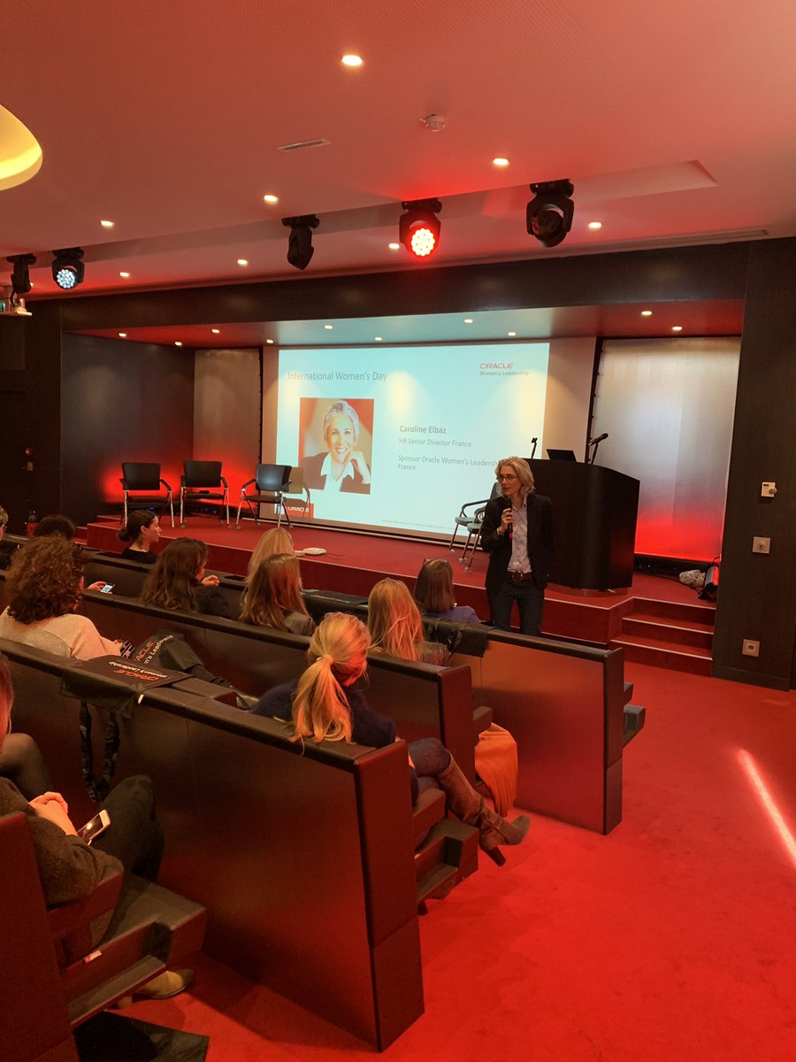 BuniakJulien's tweet photo. 💬 Les mots de Caroline Elbaz à l’occasion de l’International Women Day’s @Oracle_France 

« L’intelligence collective est supérieure à la somme des intelligences individuelles quand il y a de la mixité. » 

#InternationalWomenDay
#BalancedForBetter https://t.co/QSs2PyFWrB