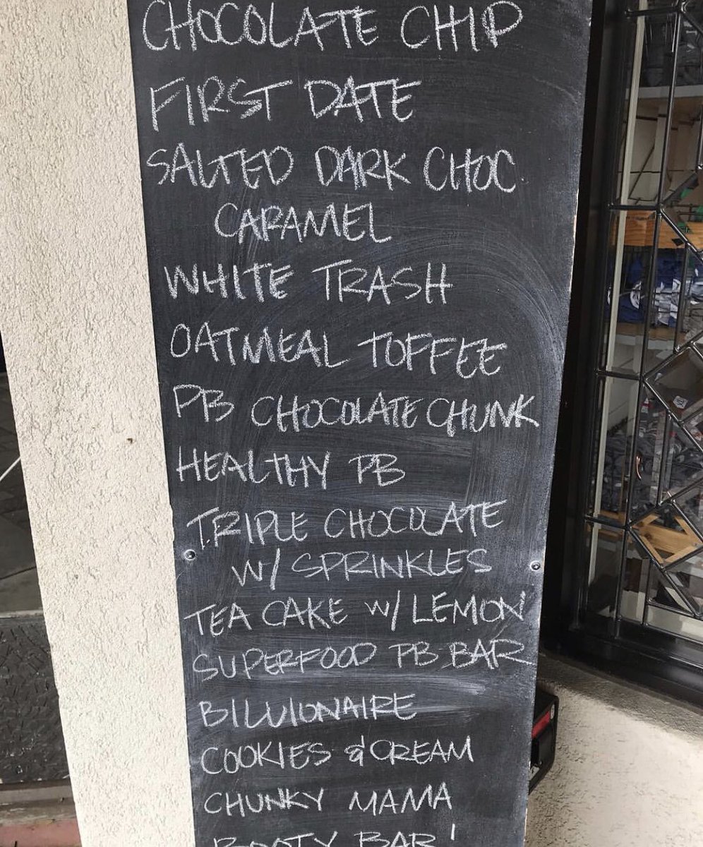 fix_cookie's tweet image. Hello, weekend! The best way to celebrate is with Cookie Fix. 🎉🍪 #cookies #CookieFix