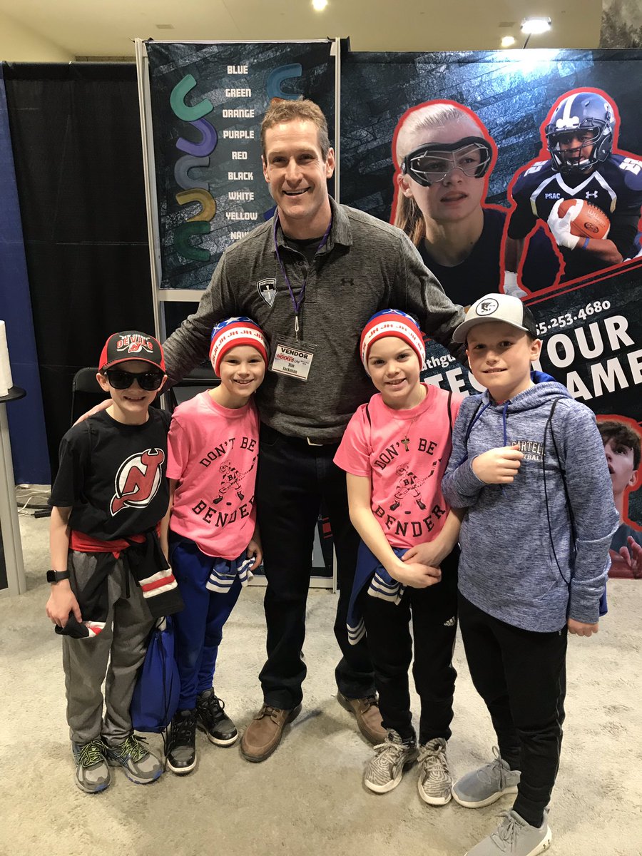 csigurdson15's tweet photo. Coach Tim Jackman taking a moment for the Sartell boys! @NCA_PrepTeam @LetsPlay_Hockey #TheTourney19 #knightsareeverywhere https://t.co/F0iocGC4Nm