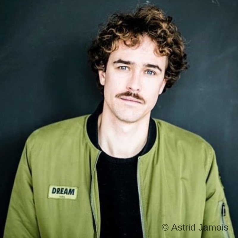 MDM_Foundation's tweet image. L’invité mystère est… @Baptiste_Lorber ! 🐵
Baptiste va découvrir les projets de l’association @Envolvert, en Colombie. 🇨🇴
Soutenue par la Fondation depuis 2014. @Envolvert s’engage pour la #protection des #forêts et le développement rural. 🌳
#EnvolVert #DerrièreLesArbres