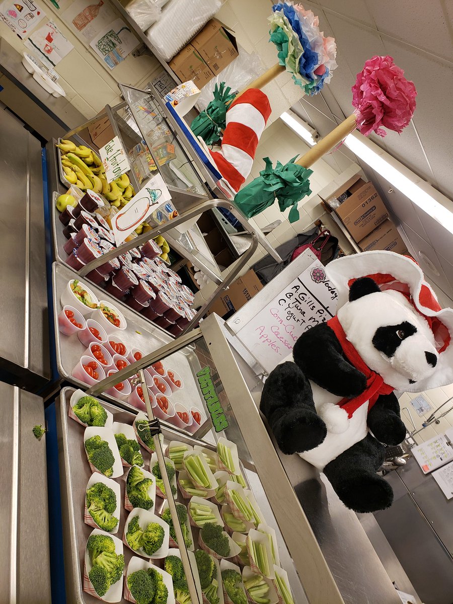 londonderry_dng's tweet image. The colors, the colors, so many I see. Fruits and vegetables to all from me.

Happy Birthday, Dr. Seuss! 

#coloryourplate #lunchladypride #schoollunch @londonderry_ses