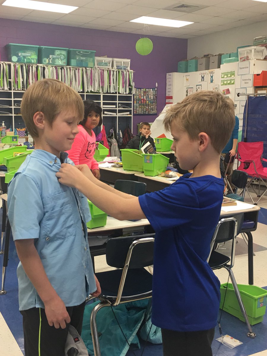 jennyl_choate's tweet image. This. ❤️ This is @CodingtonES #CodingtonCARES in action. Realizing that your buddy’s shirt is buttoned up wrong, fixing it and giving him suggestions on what to do next time. #ilovemyjob #teachinginheels @g_elmore8 @NewHanoverCoSch