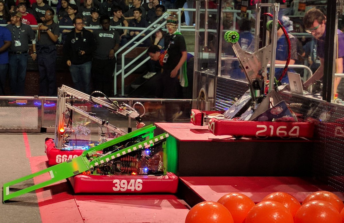 FRCTeams's tweet image. We have another #Rampbot!!!! #Arkansas #omgrobots #DESTINATIONDEEPSPACE #week2 #team3946