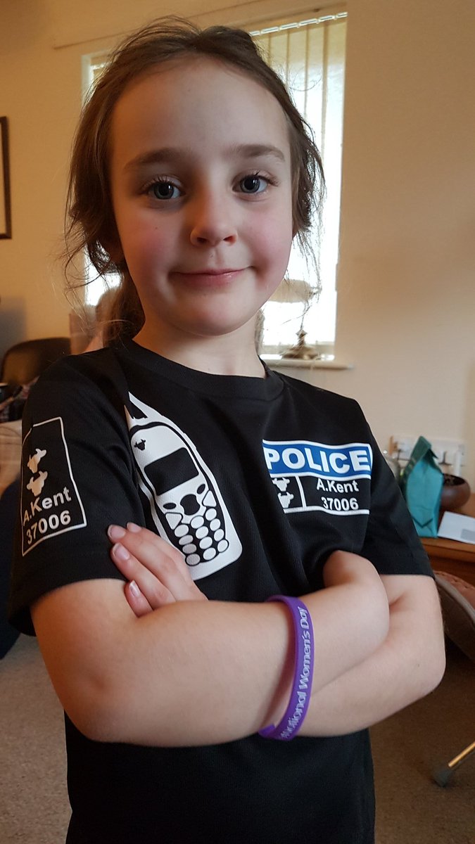 JenKent6's tweet image. #InternationalWomensDay Annie is my driving force to do good. Be a rolemodel for the future generation. #bullshire