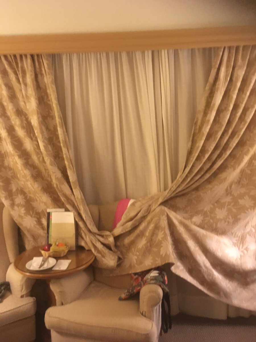 When you literally can’t find the cord to close the curtains in a hotel 😂 I’m sure this will be fine, no?? 😳