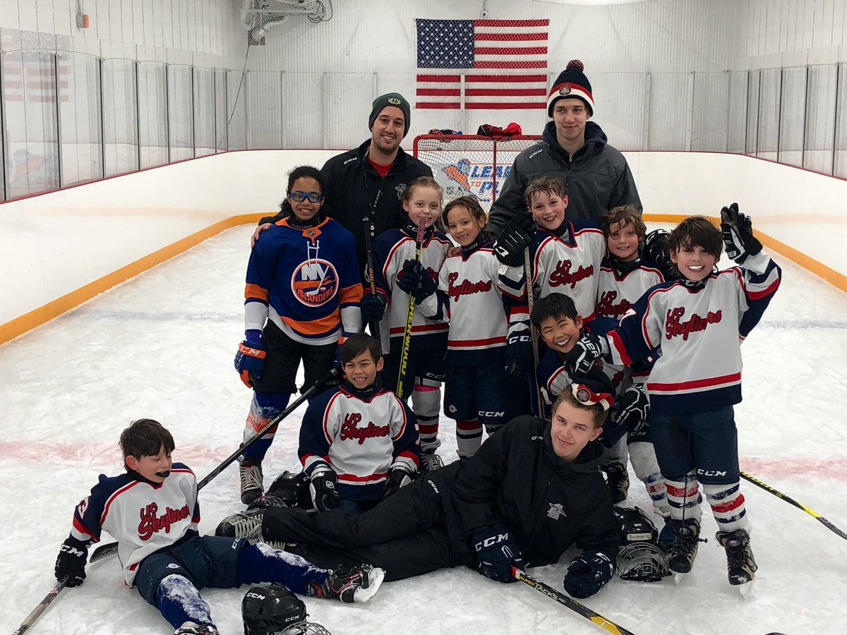 LIC_ICE's tweet photo. Our first mite season is in the books! 

All of these kids were graduates of our Learn to Play Future #Isles Program! 

Big thanks to all the players, coaches and parents, plus the @NYIslanders, @NHLPA and @NHL for getting these kids in the game! 👏👏👏 https://t.co/MB8uTr0byv