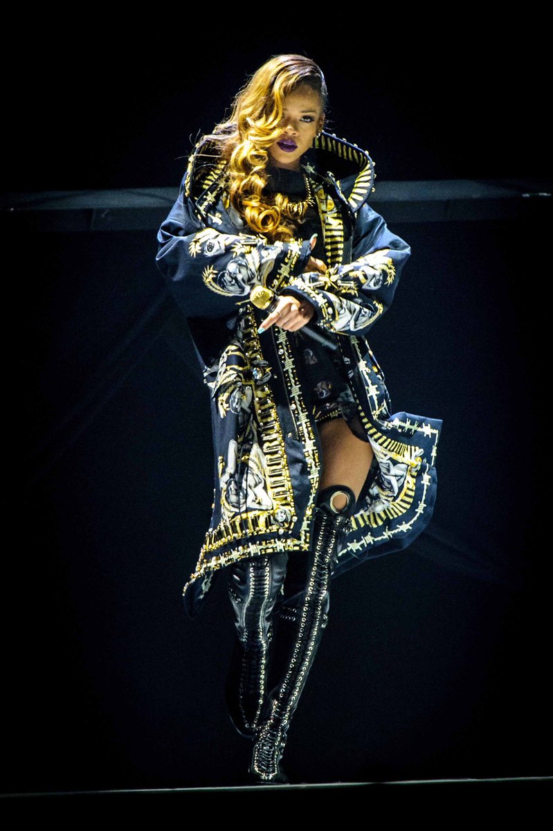 Today in 2013, Rihanna kicked off the #DiamondsWorldTour 
• #DWT grossed $141.9 million from 96 shows 
• Fifth highest-grossing WW tour of 2013.
• Rihanna became the youngest artist to headline and sell out stade de france, millennium stadium, twickenham stadium.