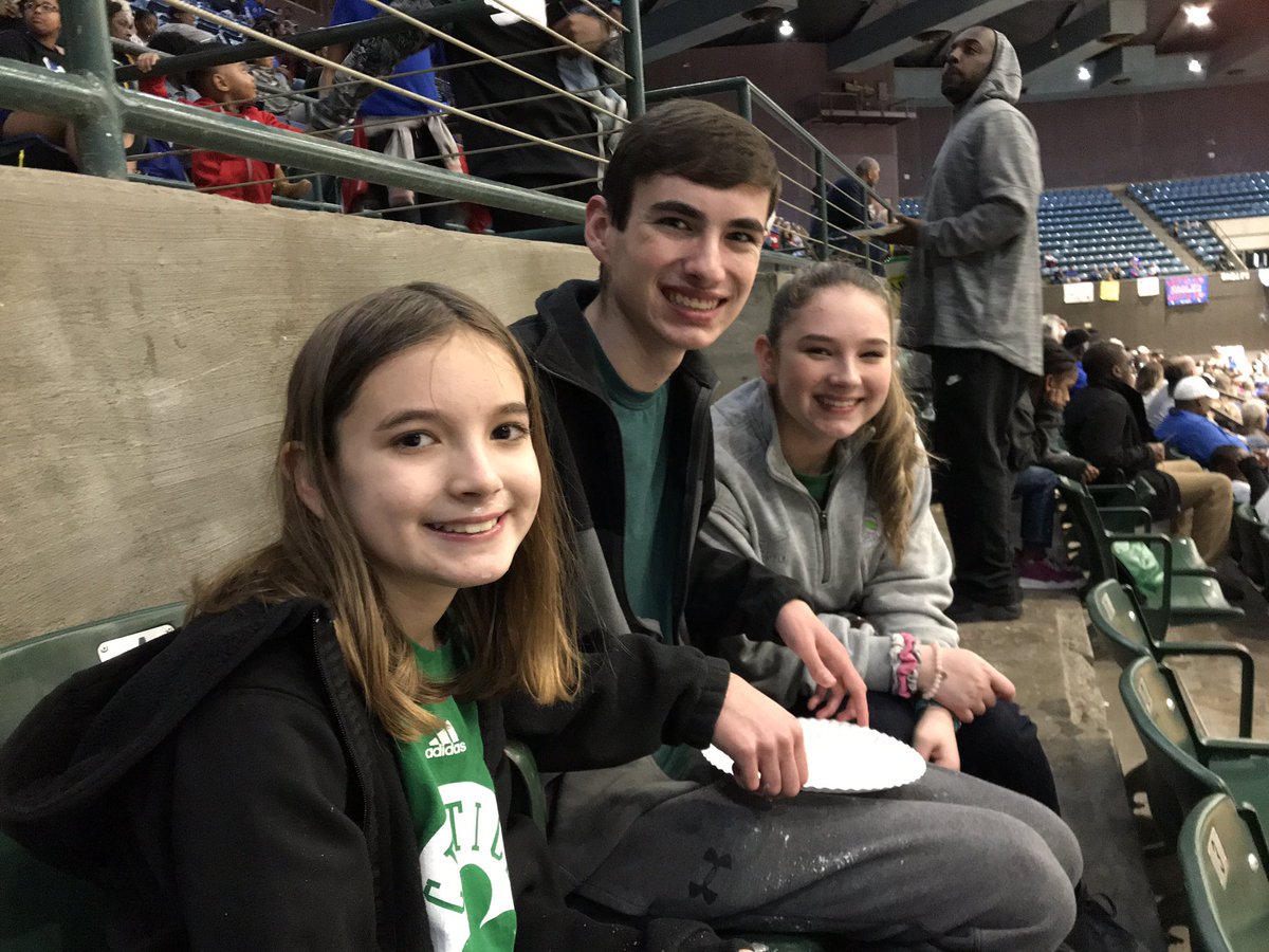 headreb96's tweet image. Well, the game didn’t turn out quite like we hoped, but we had fun cheering on @I_Am_A_Celtic31 and the West Lincoln Lady Bears today. Y’all had a great season, and we are proud of you! #GoBears #FriendOfTheProgram