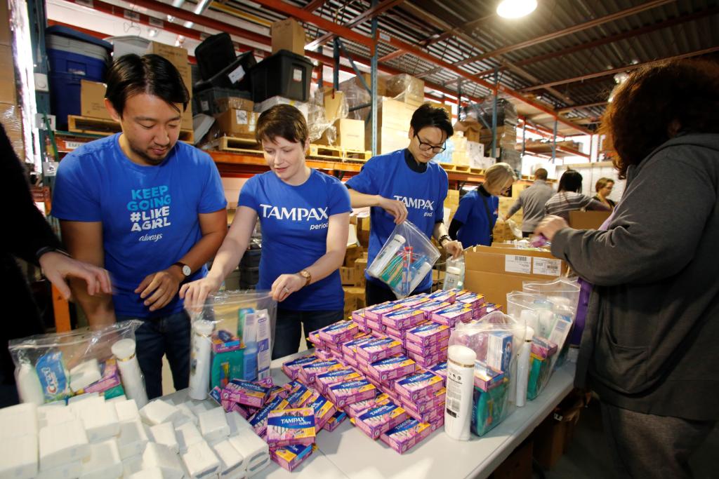 Tampax InternationalWomensDay - hygiene kit packing party