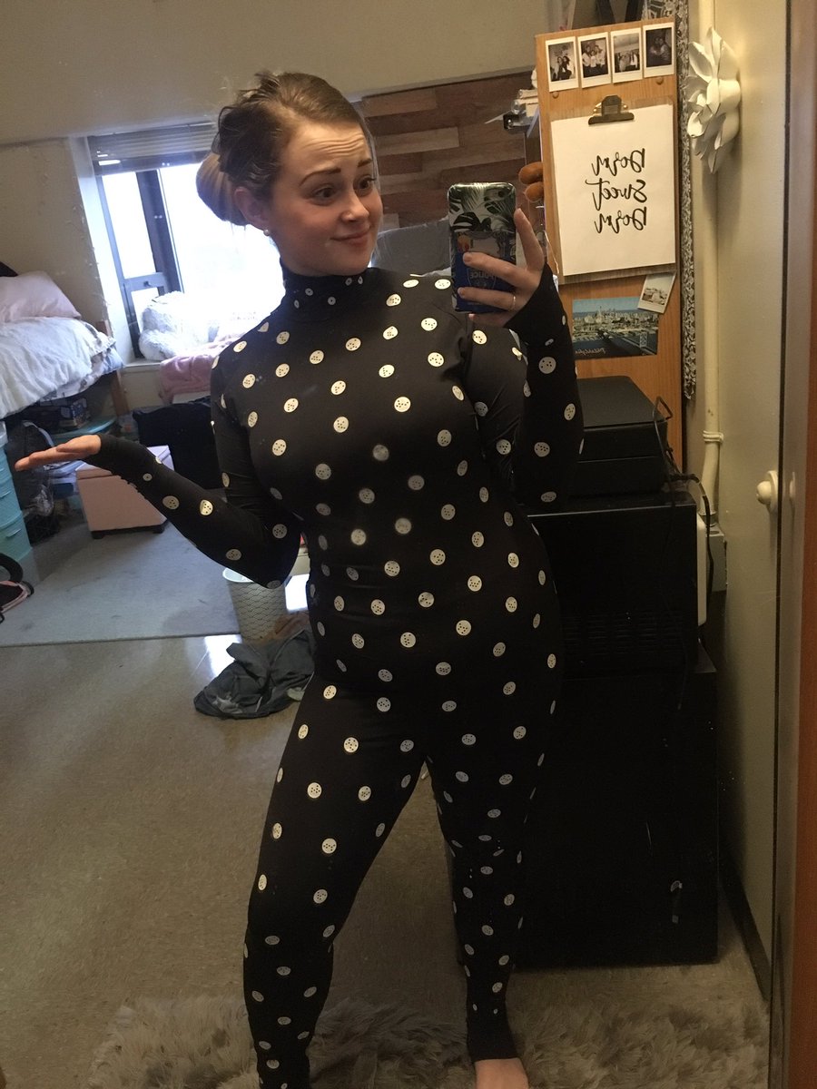Sydkate1111's tweet image. Okayyy but ya know when you see an ad on Facebook and just have to have it? I ordered this “zozo suit” and it’s basically a way to digitally take your measurements... WHY AM I SO AMAZED?! Should I do a YouTube video about it? #zozosuit @zozo