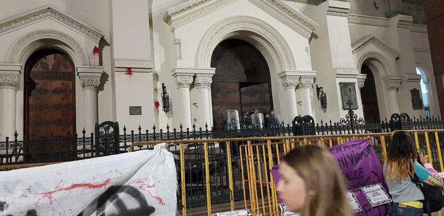 Sturla rechazó ataque a Iglesia del Cordón y criticó “silencio atronador