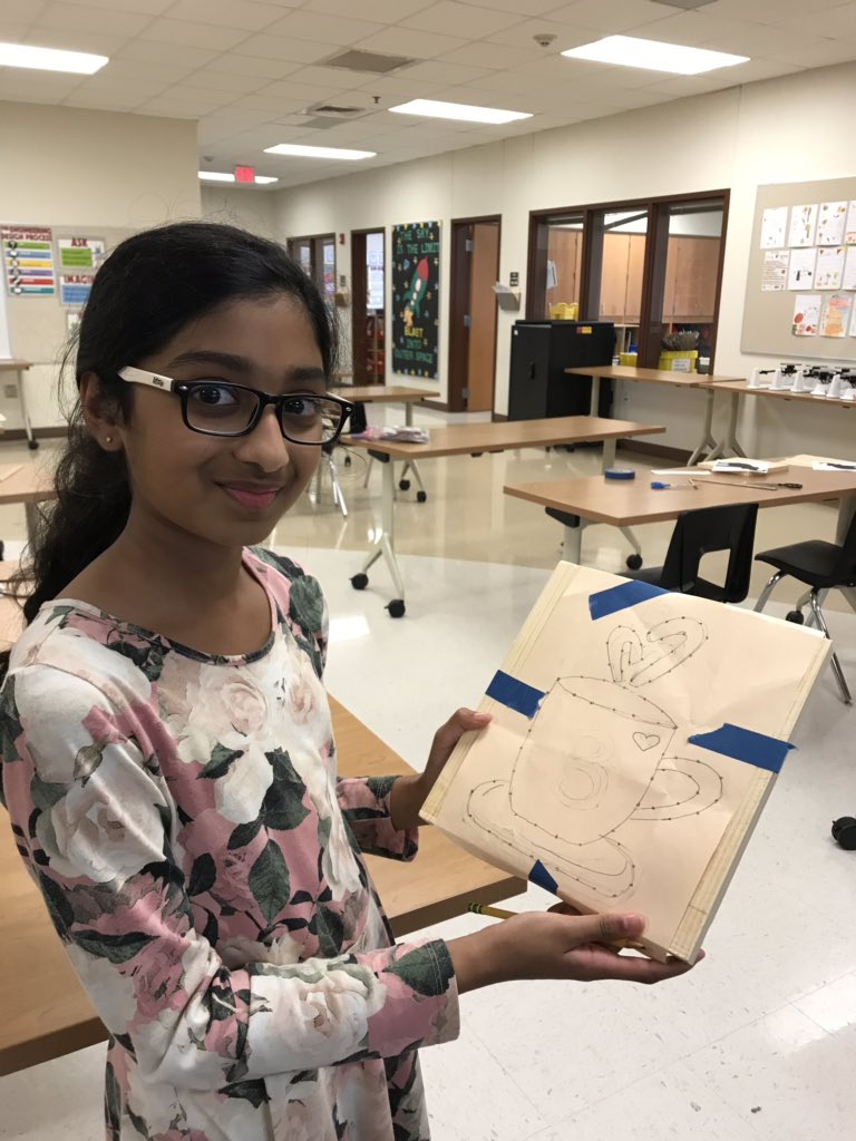 Kathy3rdRRISD's tweet photo. ESLOT Enrichment with fourth grade! String Art and Knitting in one class.  Students are learning how to properly use a hammer! We are also knitting scarves!💕@ElsaEngRRISD https://t.co/3PDnxzMonq
