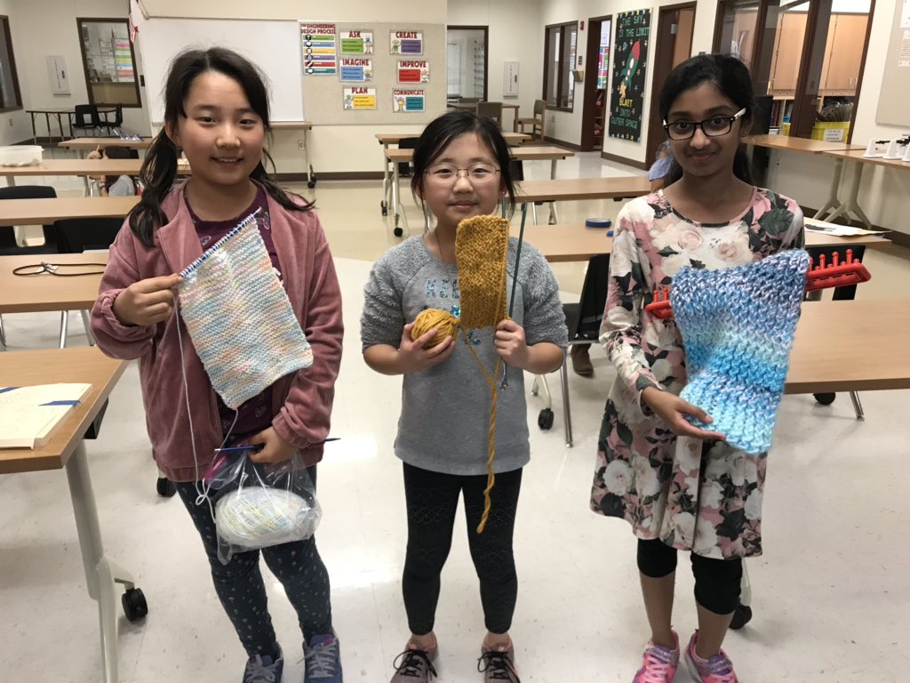 Kathy3rdRRISD's tweet photo. ESLOT Enrichment with fourth grade! String Art and Knitting in one class.  Students are learning how to properly use a hammer! We are also knitting scarves!💕@ElsaEngRRISD https://t.co/3PDnxzMonq