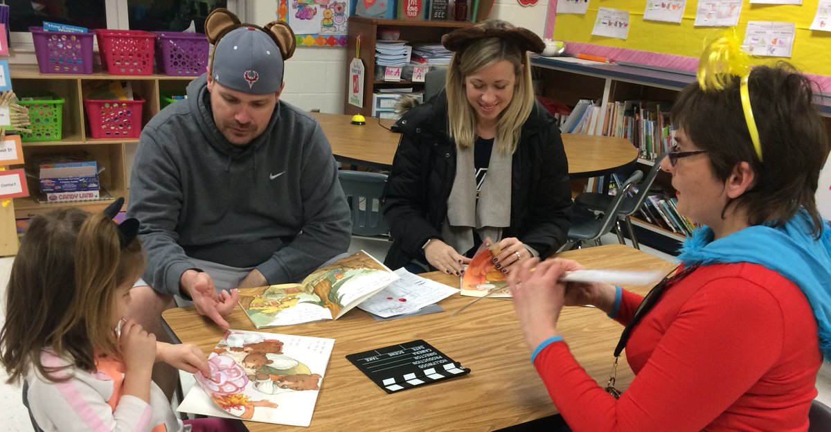 PCulvyhouse's tweet photo. If there were Oscars for best Reader's Theater, Ms. Winkelspecht's @YarynaW The Three Bears would win for 2019! Check out Papa Bear, Mama Bear and Baby Bear. #ReadingNight2019 @CardinalRidgeES @LCPSELLProgram https://t.co/eVOQyAtT3H