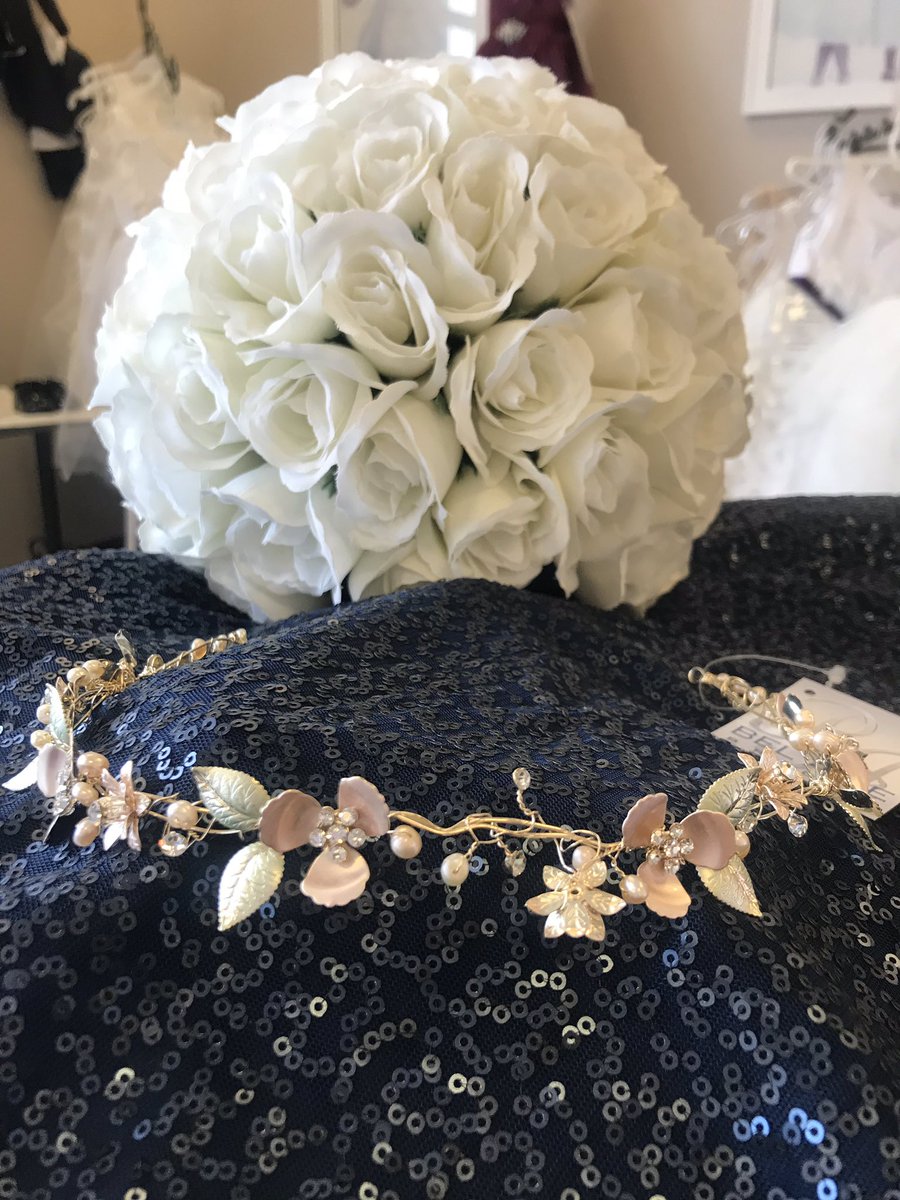 whitedressbride's tweet photo. Looking for the perfect finishing touch to your bridal look? Stop in and take a look at our headpieces and veils! Every in-stock headpiece and veil is 20% off with our March Madness Sample Sale! 
#thewhitedressict #twdict #bridalaccessories #samplesale https://t.co/n0kdFcx3Rk