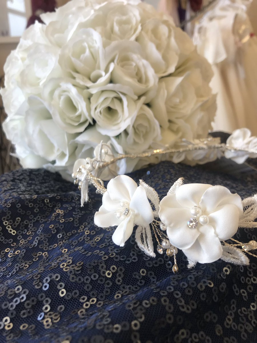 whitedressbride's tweet photo. Looking for the perfect finishing touch to your bridal look? Stop in and take a look at our headpieces and veils! Every in-stock headpiece and veil is 20% off with our March Madness Sample Sale! 
#thewhitedressict #twdict #bridalaccessories #samplesale https://t.co/n0kdFcx3Rk