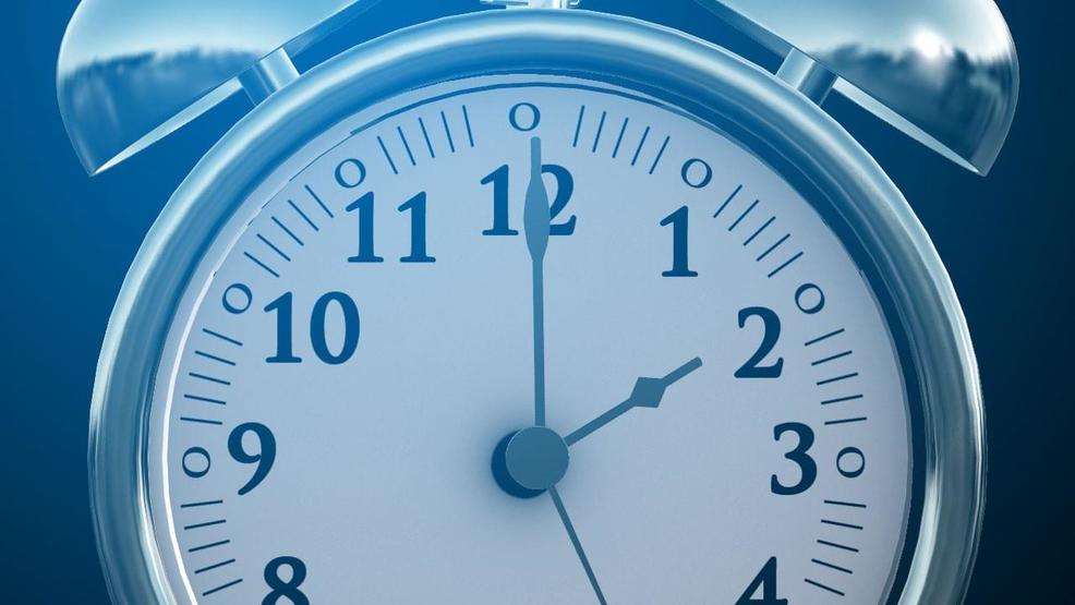 News4SA's tweet photo. Should Texas do away with Daylight Saving Time? https://t.co/PrLT3WotB5 https://t.co/1xGrCJxAEN