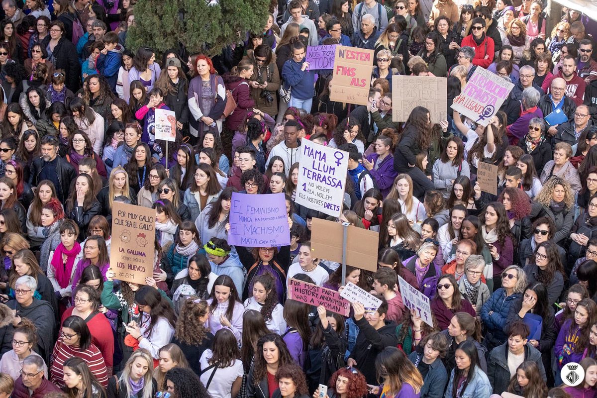 ajtrsgenere's tweet photo. Massiva concentració reivindicativa a #Terrassa x la #VagaGeneralFeminista⁠ ni un pas enrere. Això és imparable #ConnectatalFeminisme #8M #DiaDeLaMujer⁠ ⁠ #DiaDeLaDona #WomensDay⁠ ⁠ #8M2019⁠ #feminismes #Dones https://t.co/6iuVAeNAYu