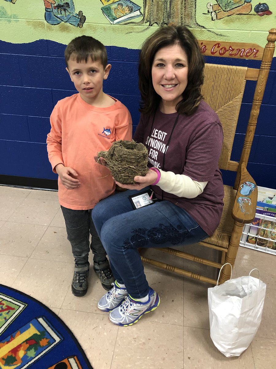 Srviv4Carol's tweet photo. When you share your nature PASSION and you get sweet gifts. This weeks include feathers, an old barn swallow nest and a snake skin from a pet python! #TLAP @JE_WoodardEle #campcarolann https://t.co/fnL0V1Rzec