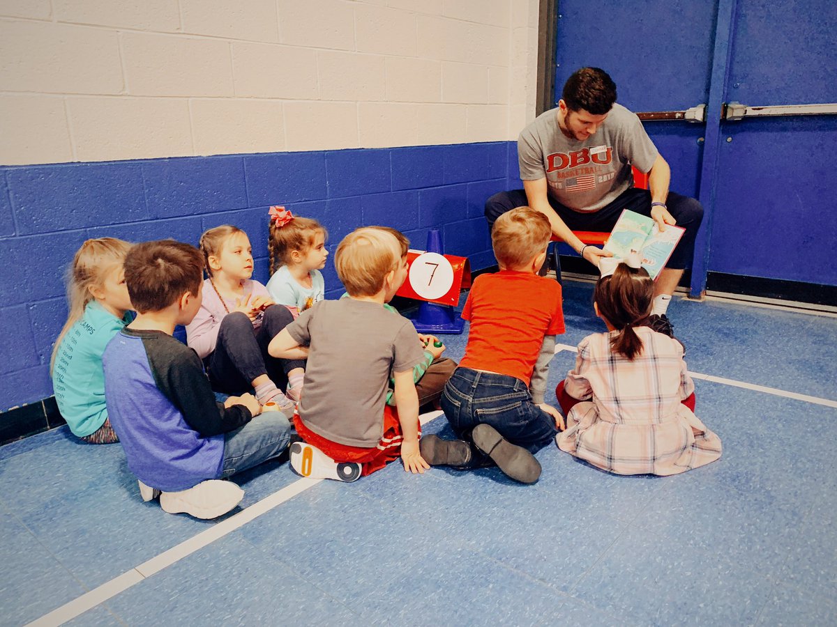 DBUBasketball's tweet photo. Thank you so much @DarnabyElem for letting us stop by &amp; read! We had a blast! https://t.co/qDp7azWQao