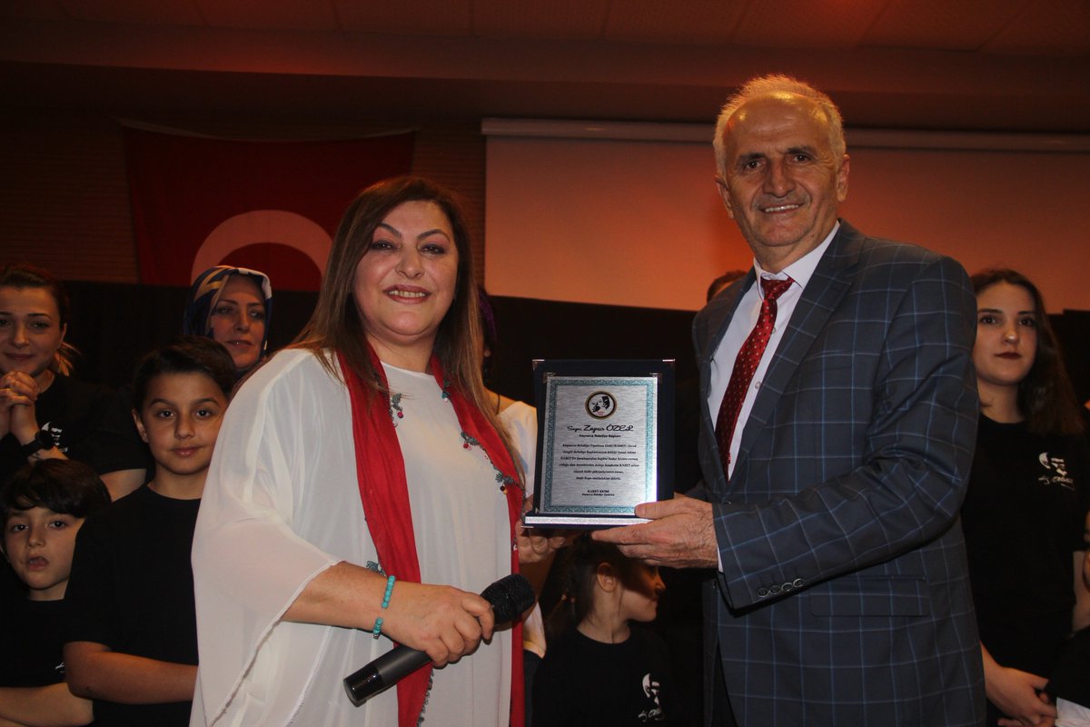 ZeynurOzel's tweet photo. Belediye Tiyatro Ekibimizin (KABET) tarafından 8 Mart Dünya Kadınlar gününe özel düzenlenen tiyatro programına katıldık. Başarılarından dolayı tüm ekibimizi kutluyorum.. https://t.co/4LPHTw0dIz