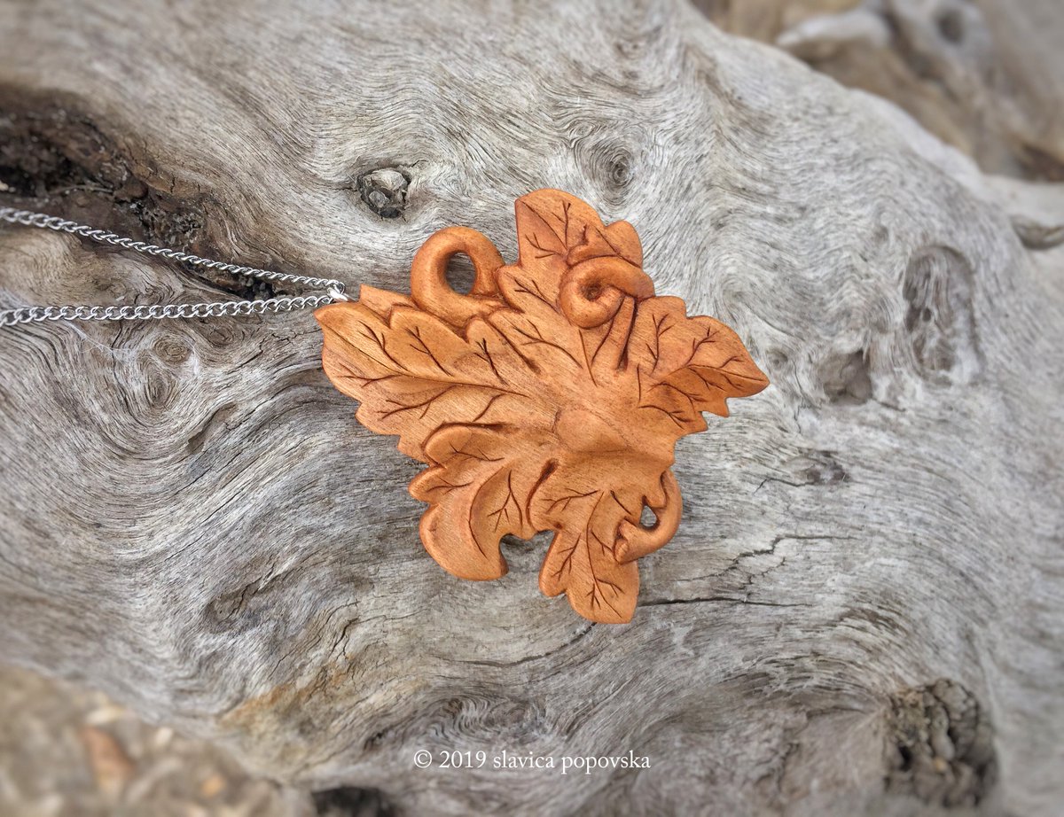 slavicapopovska's tweet photo. 🍃🌱Twin leaves 🌱🍃.
One of cherry the other of walnut wood. Which one do you prefer?🙂.
.
.

Soon will be listed in the shop 🙌

.
#craft #дерево #woodenjewelry #fairy #woodworking #woodcarving #woods #forest #magical #резьбаподереву #woodworkers #wood #cherry #leaves https://t.co/O3lGRSsnwu