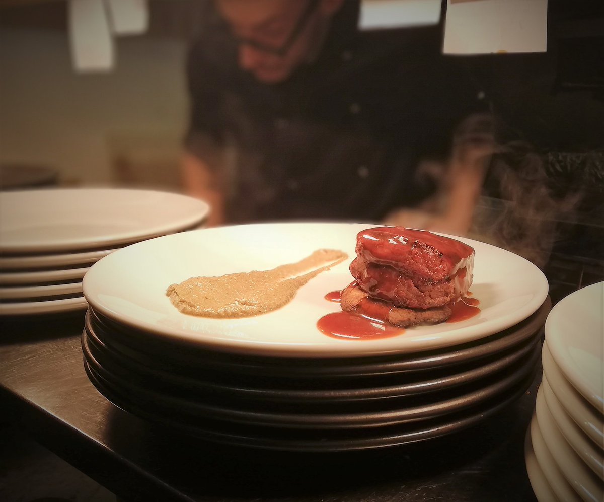 Dinner time 😋" Filetto di manzo con crema di funghi"
#filetofbeef #mushroomcream #primitivo #redwinesauce #sottosottouk #sottosottobath #england #italy #food #italy🇮🇹 #cometovisitus❤ #italianrestaurant 

Follow us on Instagram <a href="/sottosottobath/">Sotto Sotto</a>