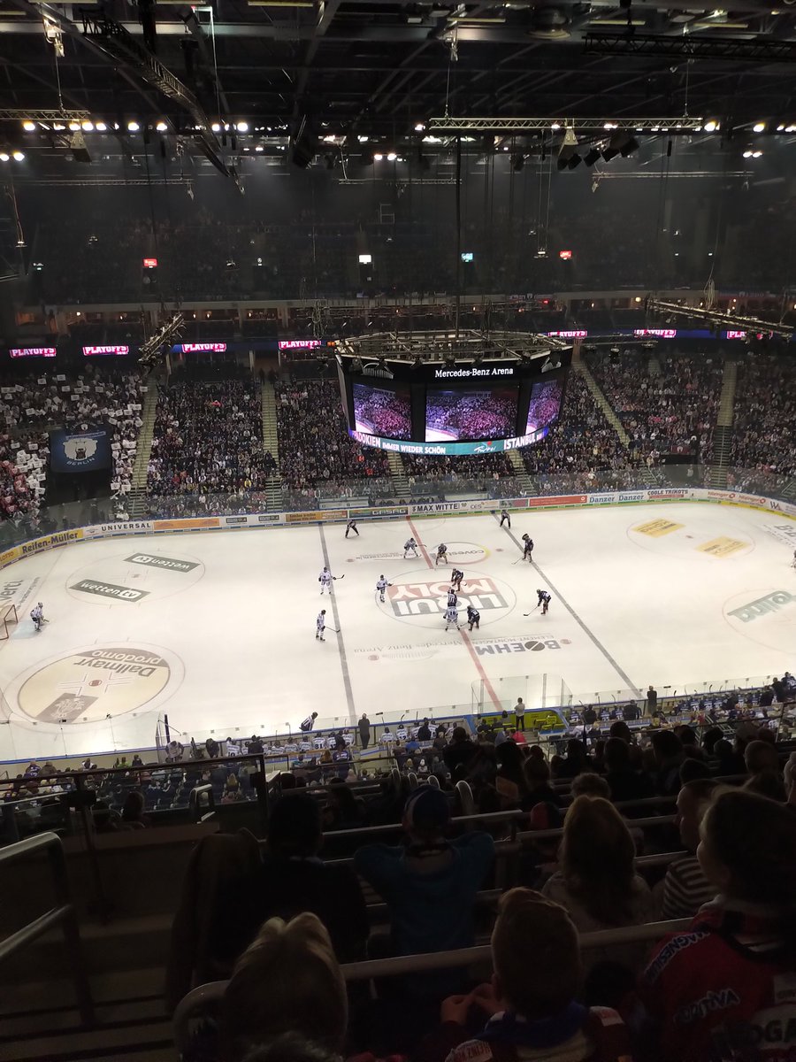 SebastianKnopf's tweet photo. Auf geht's Eisbären, kämpfen und siegen! #derknopf #eishockey #geilstezeit #eurehauptstadt #eisbaerenberlin #berlin #brandenburg https://t.co/3p2SOw90sM