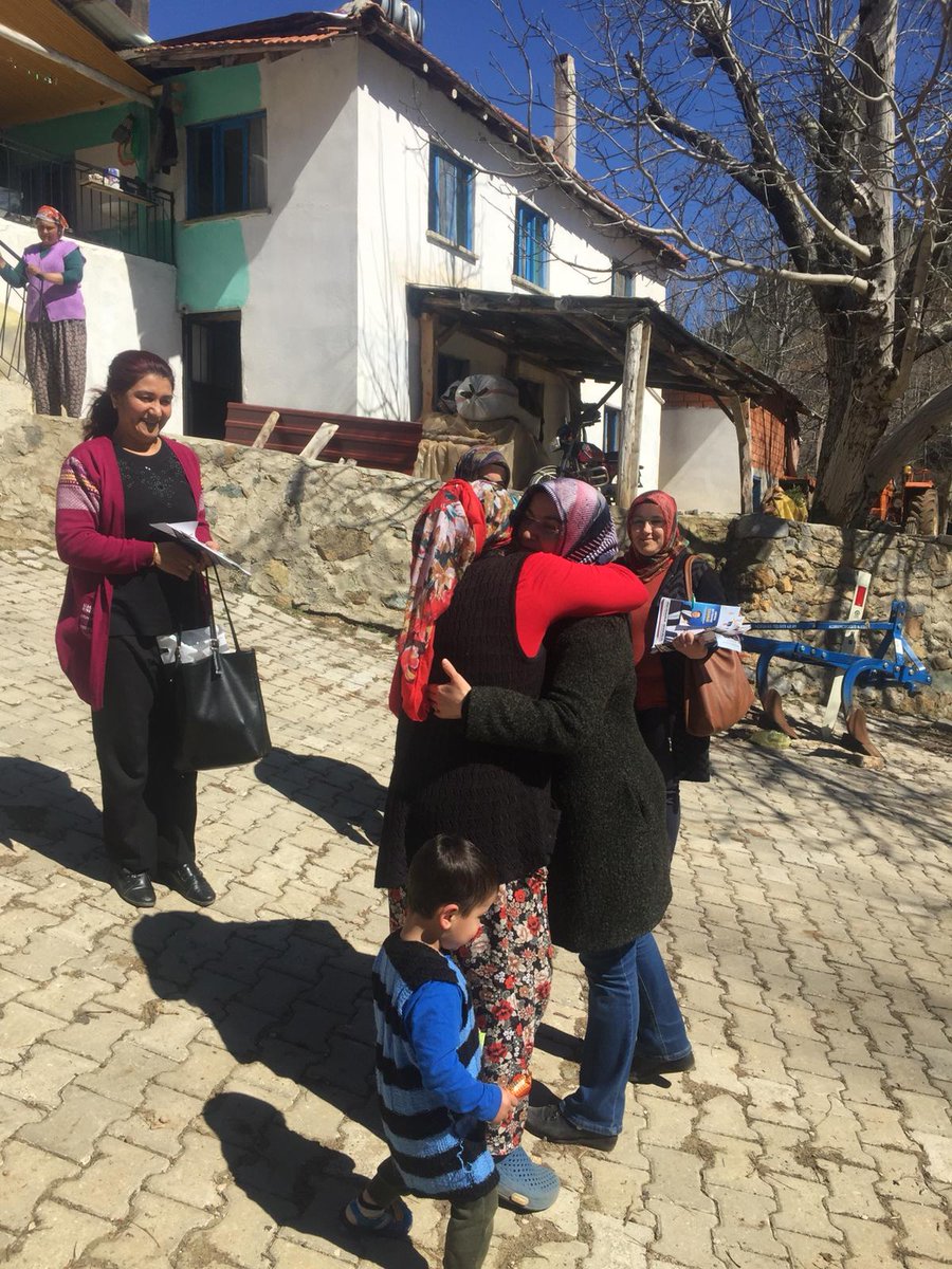 SaogluSukran's tweet photo. #AkParti Tavas kadın kolları olarak çat kapılarda bugün 
#Çakmak  #Alpa ve #Kozlar mahallelerimizdeydik.
#AkKadınlarSahadanSesVeriyor
@selvacam @necipfiliz @osmanzolan @nurcan_dalbudak @h_inamlik @hhbuyuktarakci https://t.co/qC7VshRPxh