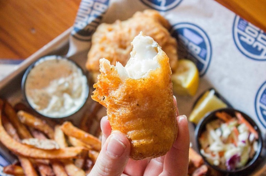 bluedoorpub's tweet photo. It's fish fry Fri! Exclusively at our #Longfellow & #ComoAve locations every Fri through 4/19. ๐๐ PLUS: we're raffling off a prize pack valued at over $700! Buy 1 fish fry + 1 pitcher @indeedbrewing #DayTripper to enter. Details: https://t.co/B3aKndoytN https://t.co/WlW9W3RhKB