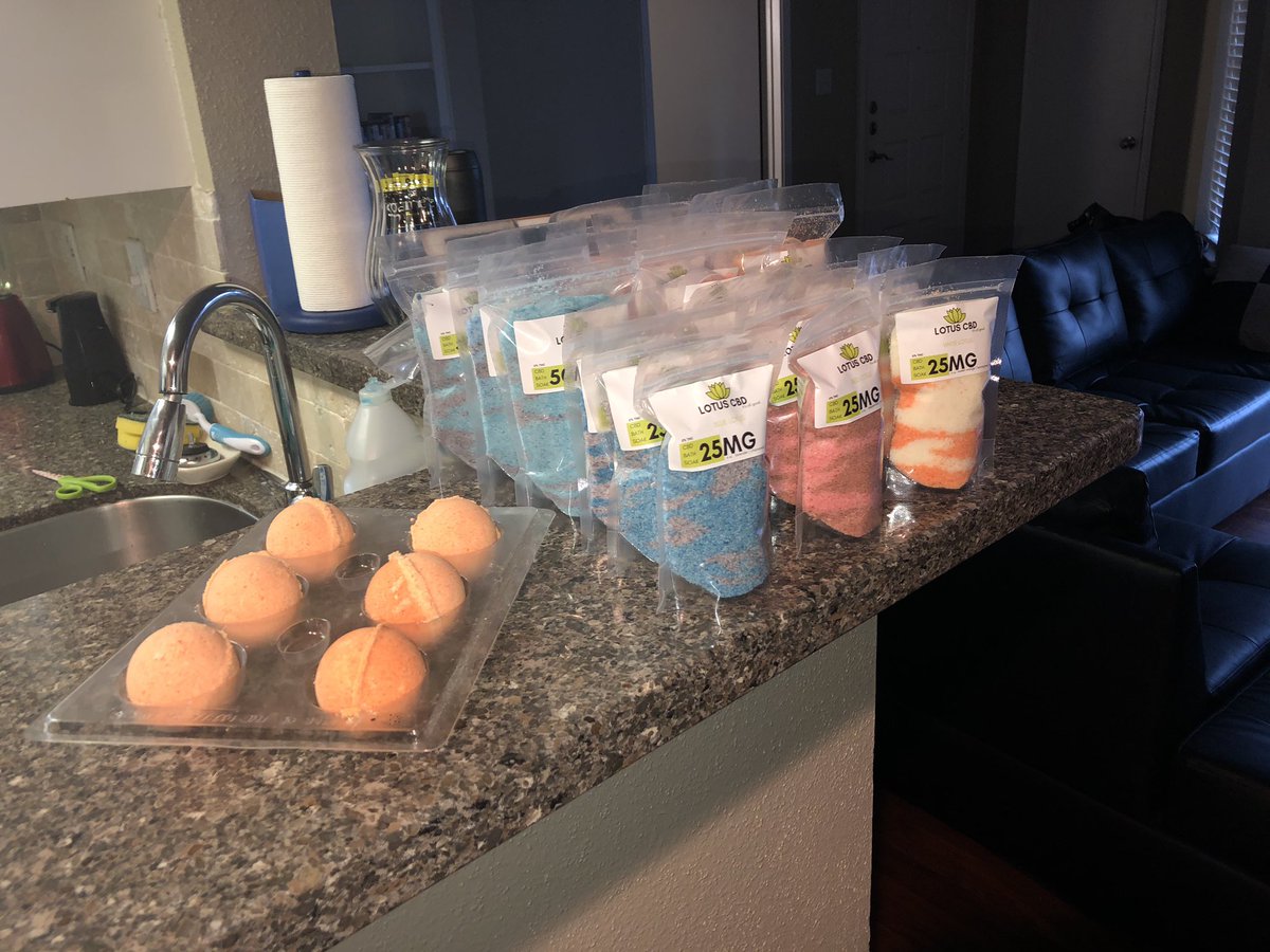 _allibra's tweet photo. Hi Twitter just updating y’all on my Lotus CBD stuff!! We had our first pop up event and it was amazing!! We ship world wide and you can DM me or find any info you need on our IG page @Lotus_CBD #houston #houstoncbd #cbd #cbdmovement ☺️😇🤗🤗 https://t.co/PNRK8rzbWA