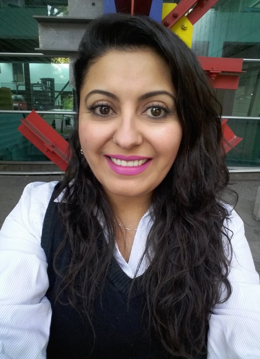 dieg_UC's tweet photo. Hoy el DIEG hace un reconocimiento a sus mujeres que son TREMENDAS! Lo dan todo, van más allá, no se ponen límites 💪🏽👩🏽‍💼

Nuestra secretaria Priscilla Rojas, se incorporó a nuestro equipo hace 1 año, superando con éxito los desafíos de atender cientos de alumnos al día! #8M2019 https://t.co/be9nlYSFJV