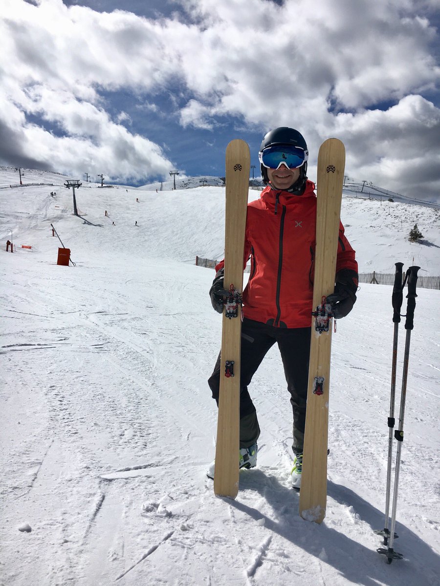 daniskipowder's tweet photo. Hoy probando los magníficos y nobles esquís de @LikenSkis y disfrutando de los conocimientos de Oriol, su autor. Pura artesanía hecha a mano con mimo y dedicación. Muchas gracias 😉👍 ❄️⛷❄️⛷
#fetsama #hechosamano #likenskis #borninthepyrenees #catalunya #pirineus #ski https://t.co/qYN7SSsTOn