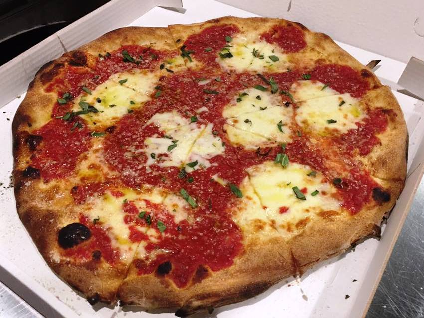 TonyLipsRest's tweet image. It's Friday - grab a pizza for dinner! #franklinlakes #wyckoff #bergencounty #tonylips #GreenBook #GreenBookMovie #oakland #wayne #fairlawn