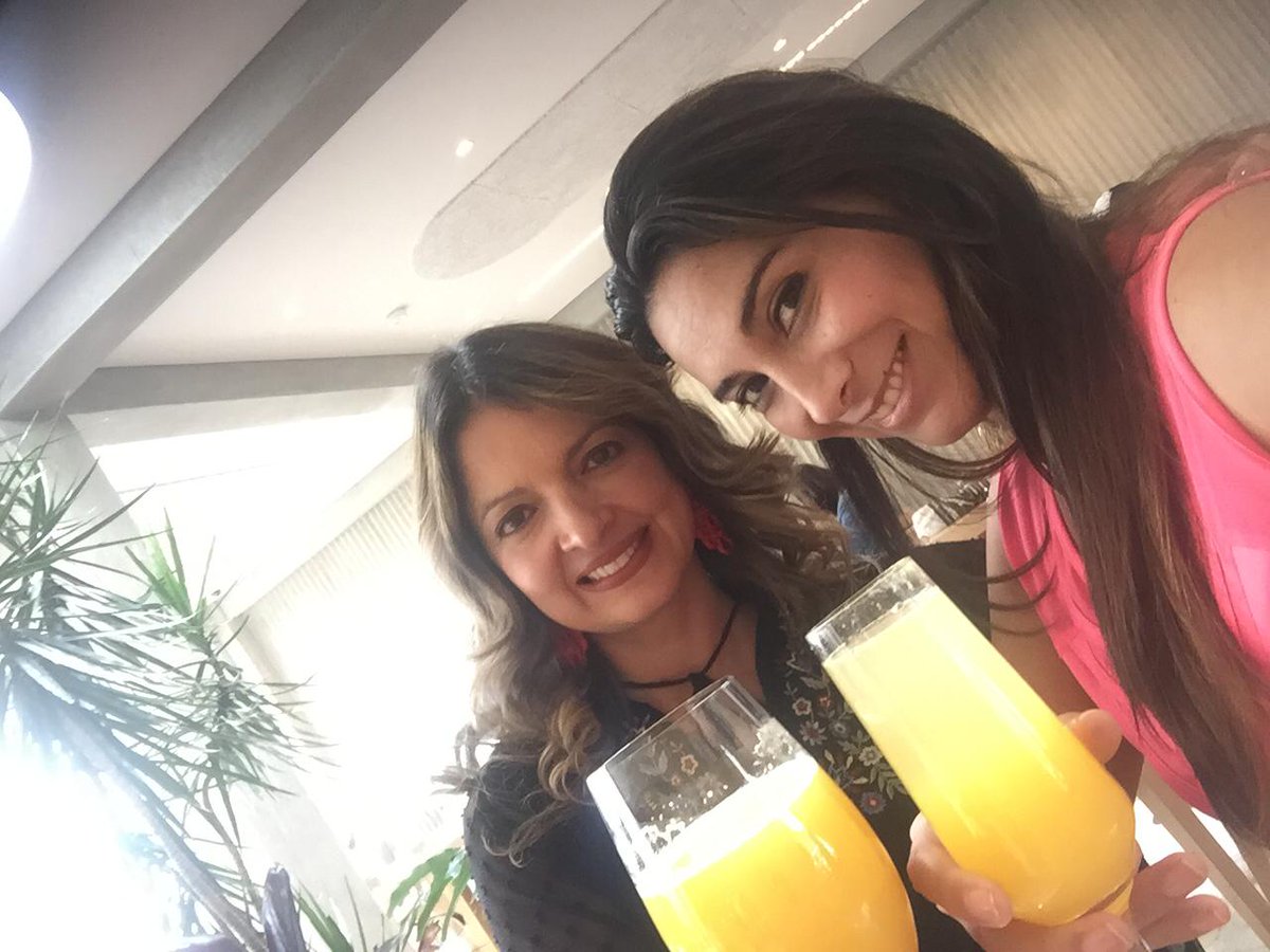 sarisbello's tweet photo. ¿Y qué tal una mimosa 😍? Seguimos celebrando, personas hermosas que me ha dado la vida 🎉 #Mimosa #masarestaurant https://t.co/BWMigpnEYl