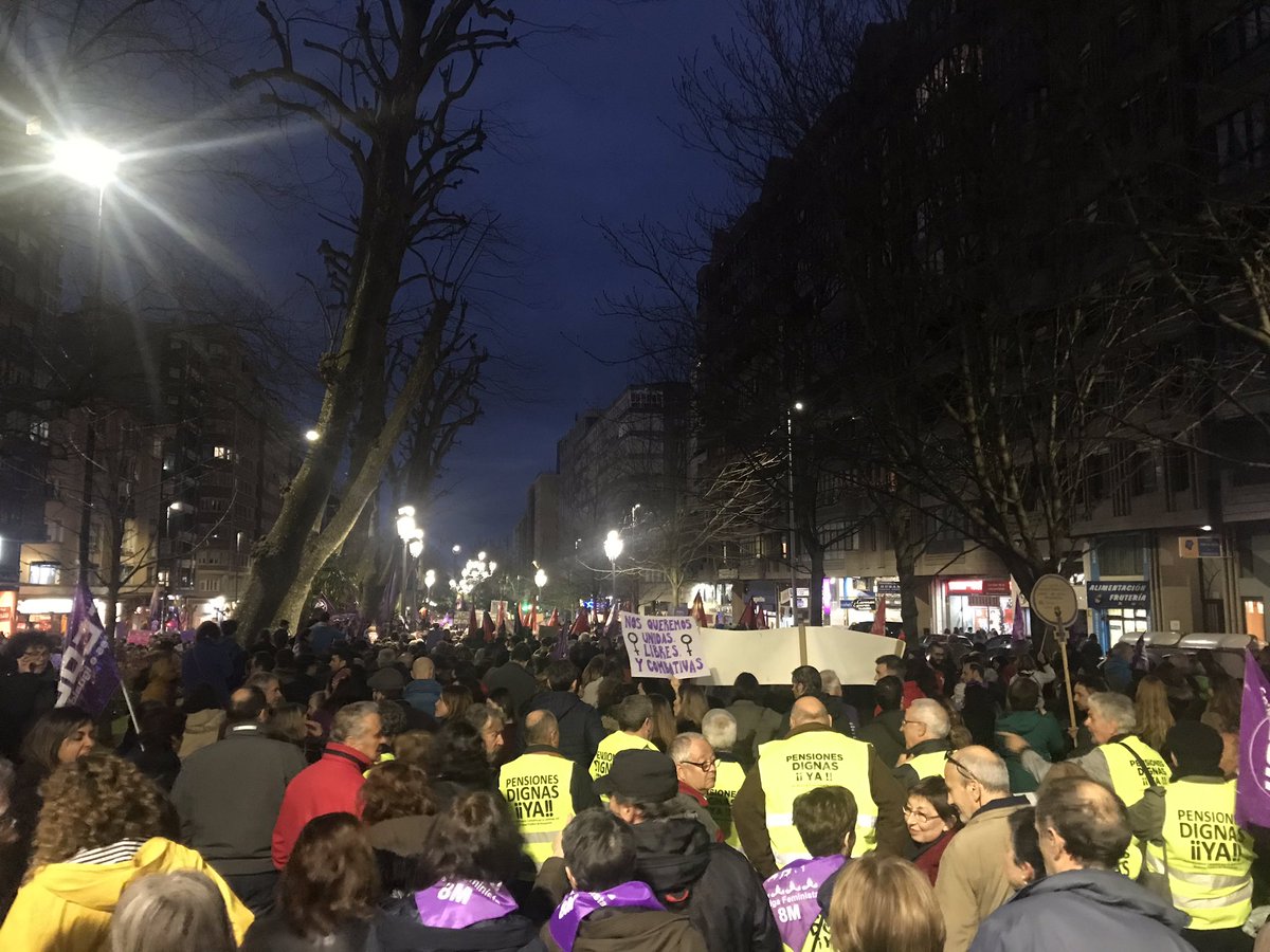 jr_blanco_'s tweet image. Arranca la maní del #8M en #Santander #exitazo nuevamente es imparable el movimiento feminista