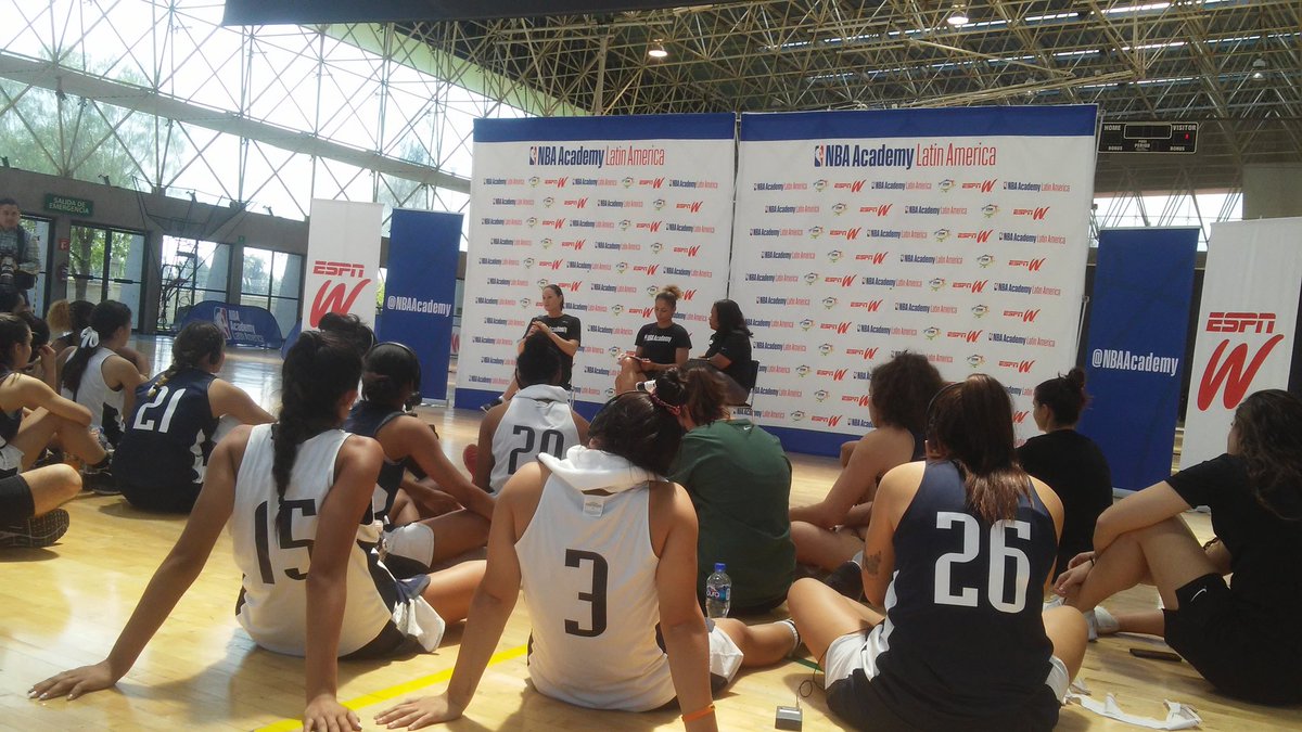 mundobskt's tweet photo. Las actividades matutinas del campamento femenil #NBA latinoamérica
concluyen con una conferencia por #AllisonFeaster @JenniferAzzi
@NBAMEX @NBALatam https://t.co/cBO0WjyR0G