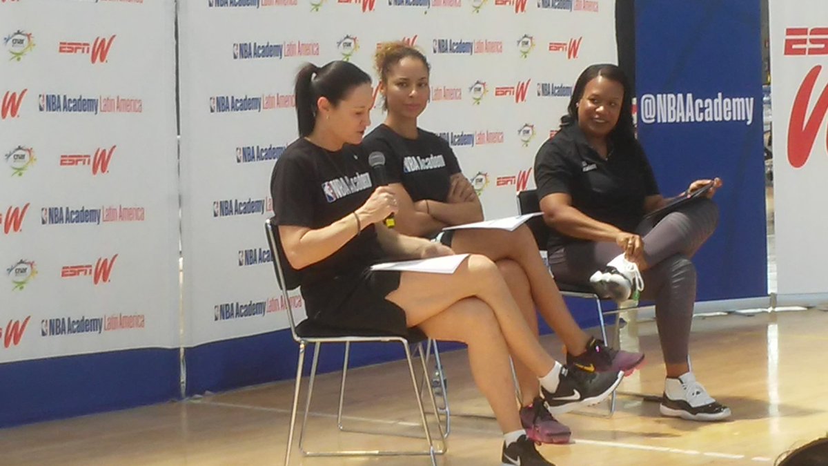 mundobskt's tweet photo. Las actividades matutinas del campamento femenil #NBA latinoamérica
concluyen con una conferencia por #AllisonFeaster @JenniferAzzi
@NBAMEX @NBALatam https://t.co/cBO0WjyR0G