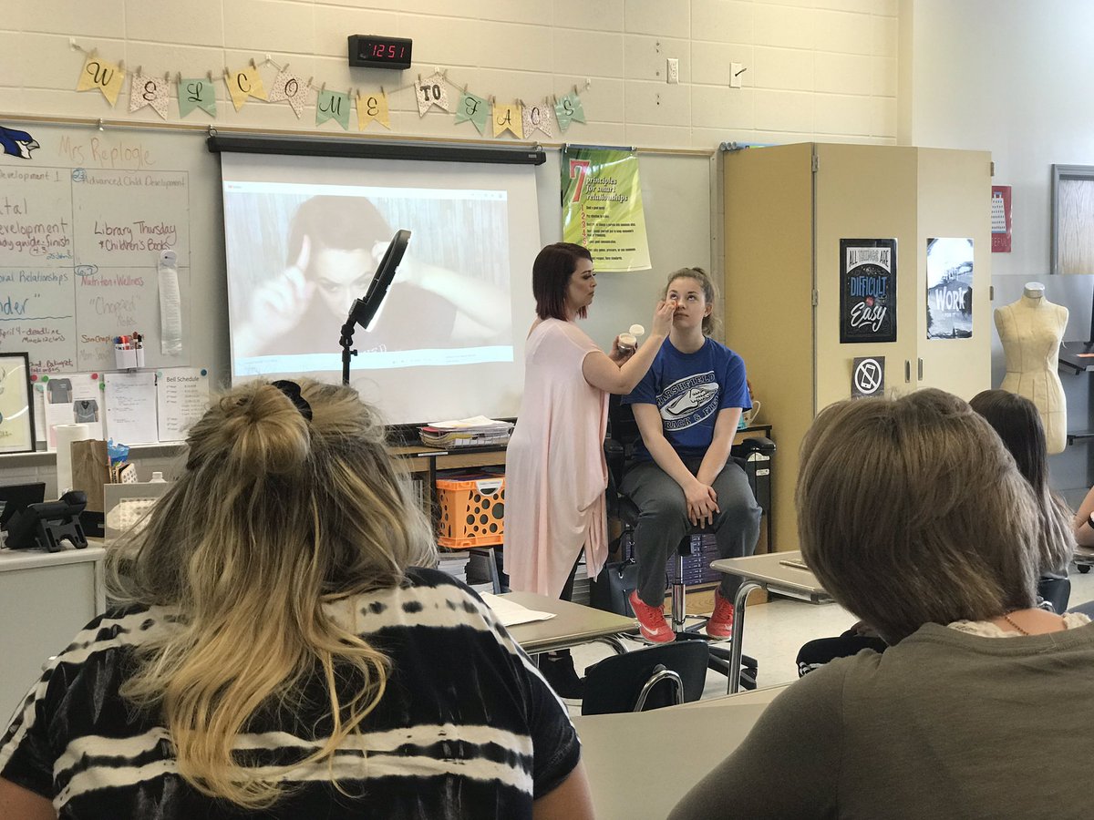 Great makeup tips and tricks with Ms. Mackey! <a href="/MHSBluejays/">MHS Bluejays</a> #StudentPD